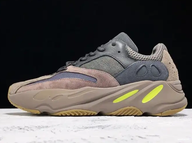 700 Adidas Yeezy EE9614 Boost Runner 